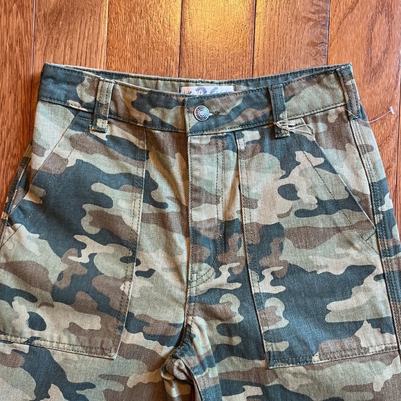 NWOT Free People Remy Camo Crop Pants size 26 - Picture 4 of 10
